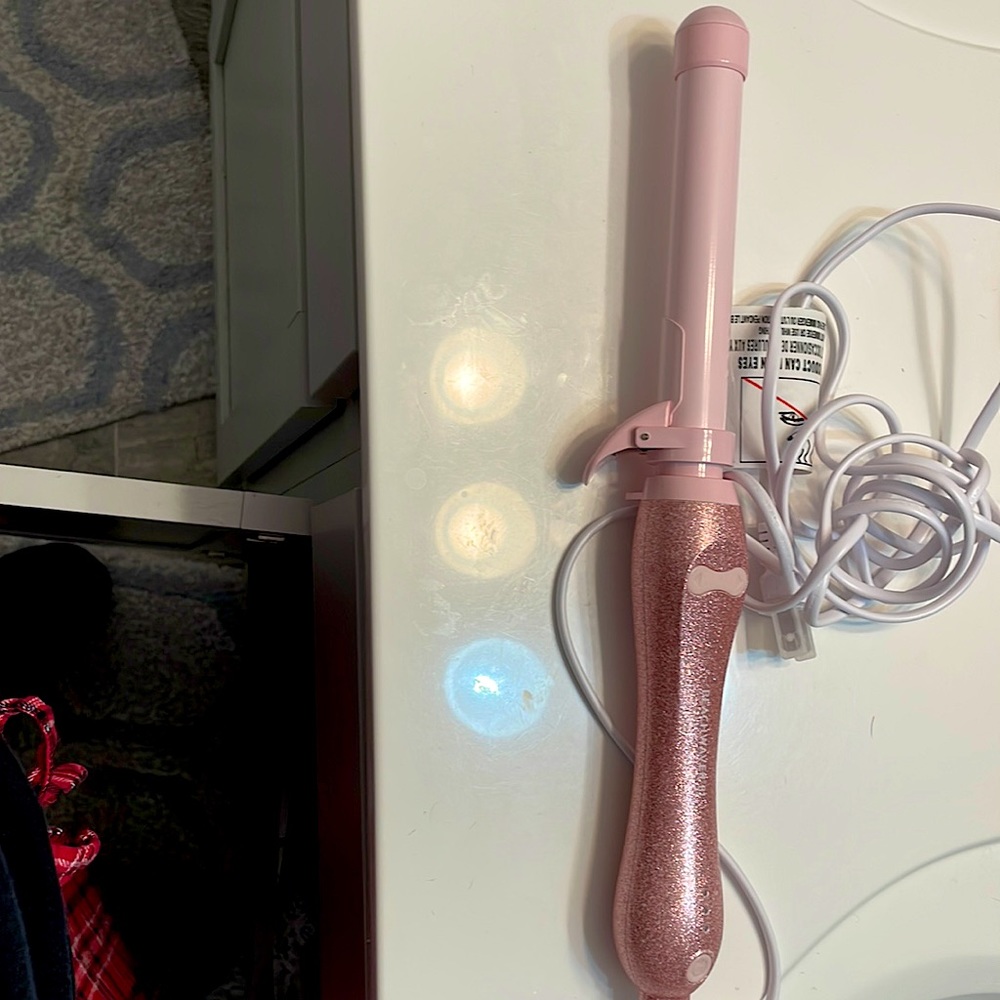 Beachwaver curling iron